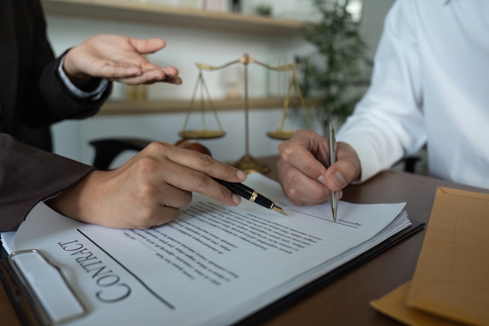 إعداد وصياغة العقود